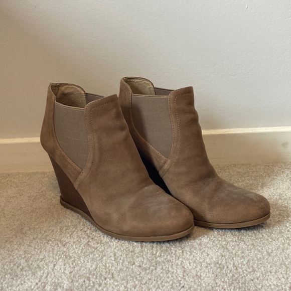 Tan wedge booties - Picture 1 of 7